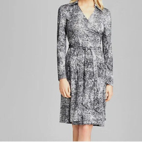 DVF New Jeanne Two Silk Jersey Wrap Dress in Wild Black Sz. 8 NWOT